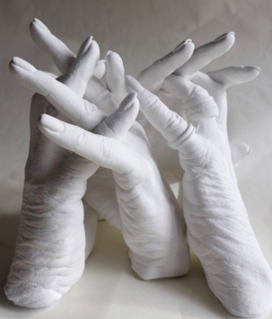 Handabformung von Mutter und Tochter